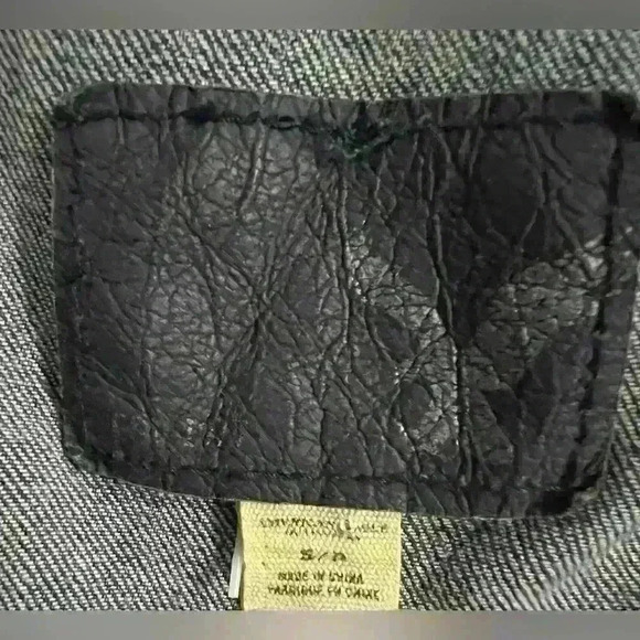 AMERICAN EAGLE OUTFITTERS Super Stretch Jean Jacket In Medium Wash - Picture 3 of 9